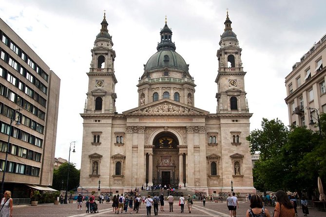 Classic Walk in Budapest - St. Stephen’s Square and the basilica’s royal relic