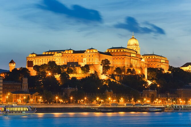 Cocktail Cruise and City Views on the Danube in Budapest - Cruising past Buda Castle and the Castle District