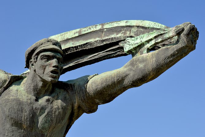 Communism in Hungary with a Historian - Elizabeth Square: beginning where symbols once changed