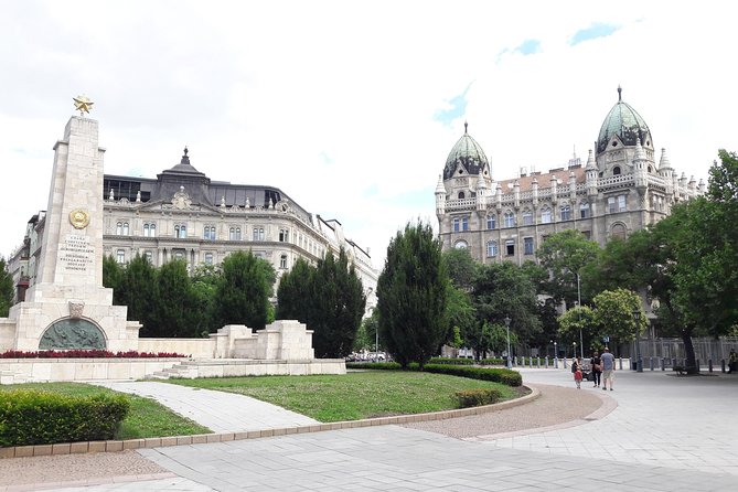Comprehensive sightseeing tour - Szabadsag ter and Kossuth Lajos Square