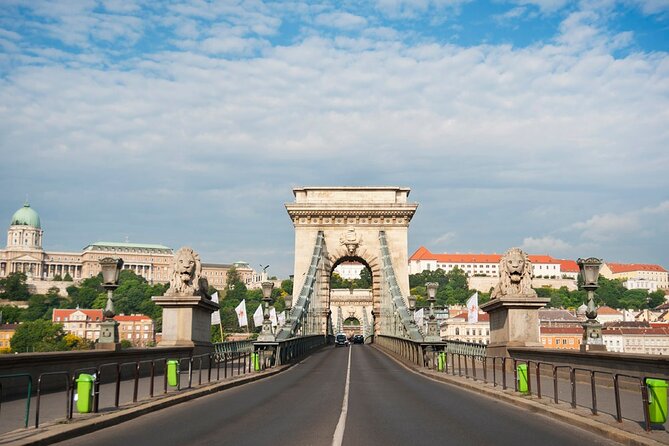 Comprehensive sightseeing tour - Crossing to Buda Castle