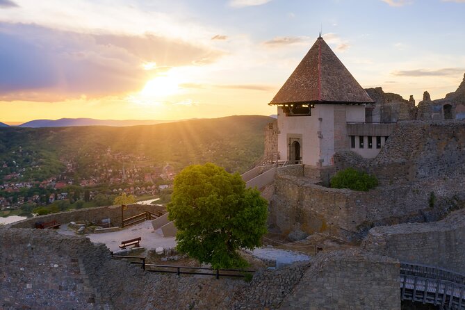 Danube Bend Full-Day Private Tour From Budapest - A three-course lunch with the Danube beside you