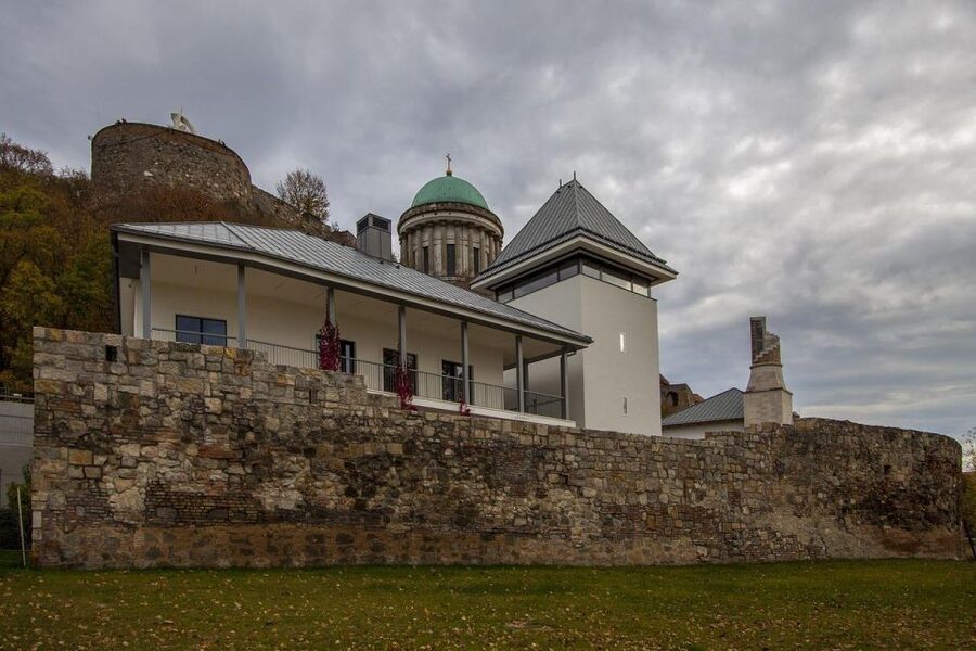 Danube Bend: Private 8-Hour Full Board Tour from Budapest - Esztergom Basilica and the treasury