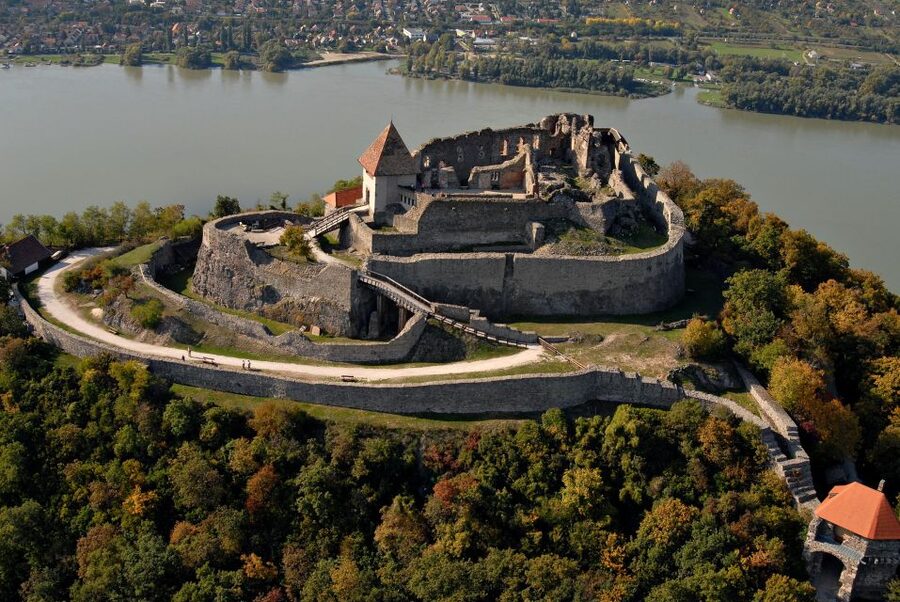 Danube Bend: Private 8-Hour Full Board Tour from Budapest - A short crossing into Slovakia