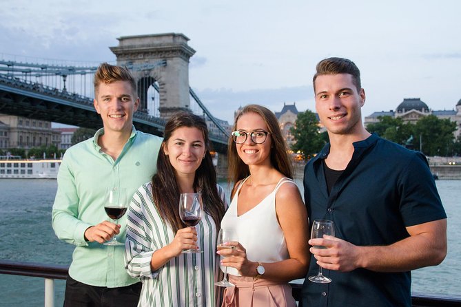 Daytime and Sunset Cruise on the Danube with Drink Options - Chain Bridge and the classic Budapest panorama
