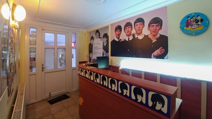 EGRI ROAD BEATLES MUSEUM - Use the multimedia walls at your own pace