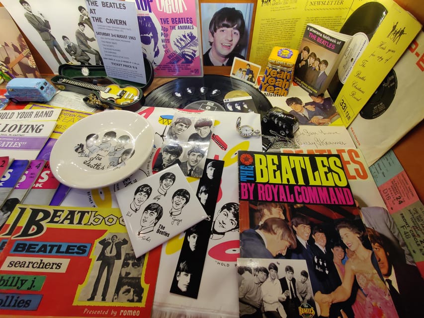EGRI ROAD BEATLES MUSEUM - Step inside the Sgt. Pepper display
