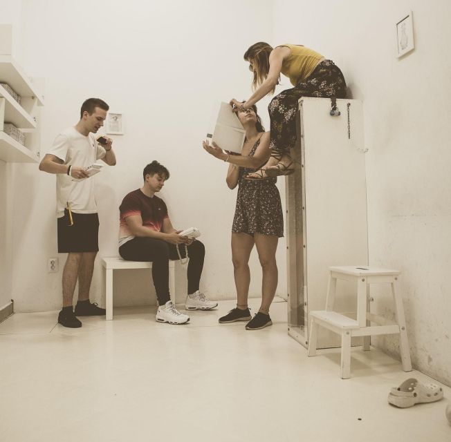 Escape Rooms by PanIQ Room in Budapest - Working with an English-speaking game master