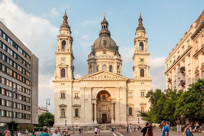 Essential Walking Tour - St. Stephen’s Basilica: Budapest’s grand opening scene