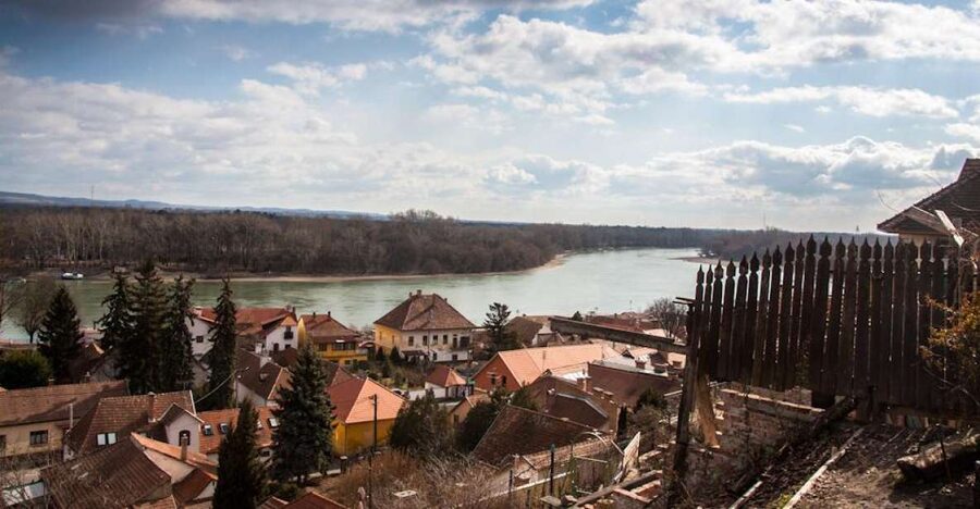 From Budapest: Danube Bend Full-Day Private Tour with Lunch - Leaving Budapest in a private car or minivan