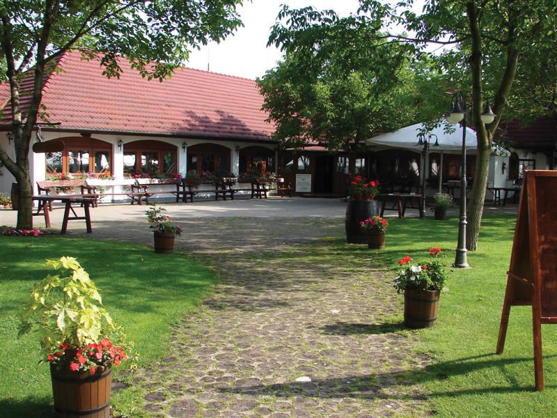 From Budapest: Full-Day Puszta Tour with Lunch and Show - Kecskemét: A Short Taste of a Hungarian City