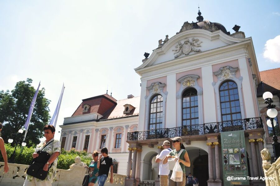 From Budapest: Gödöllő Royal Sissi Guided Tour - Guides, languages, and group experience