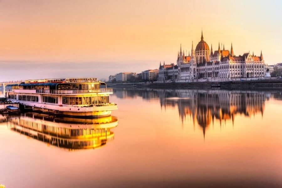 From Vienna: Budapest Group Day Trip - Castle Hill, Fisherman’s Bastion, and Matthias Church