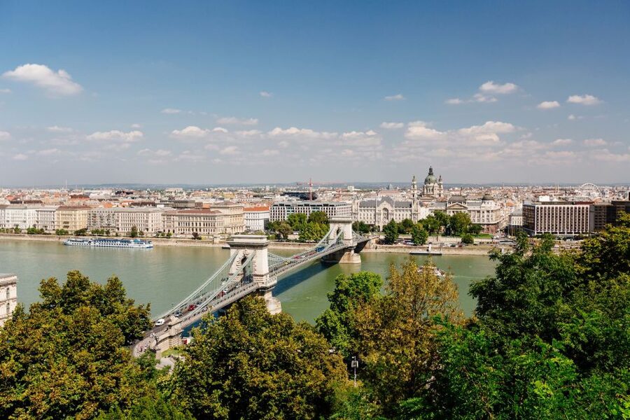 From Vienna: Guided Day Trip to Budapest - What the day feels like in practice