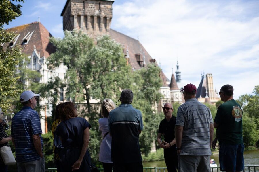 Full Day Budapest City Tour with Lunch, Wine & Dessert - Crossing the Chain Bridge toward central Pest