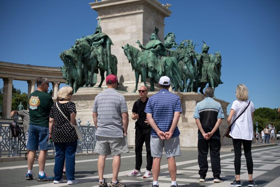 Full Day Budapest City Tour with Lunch, Wine & Dessert - Street food, wine, and a 19th-century confectionery