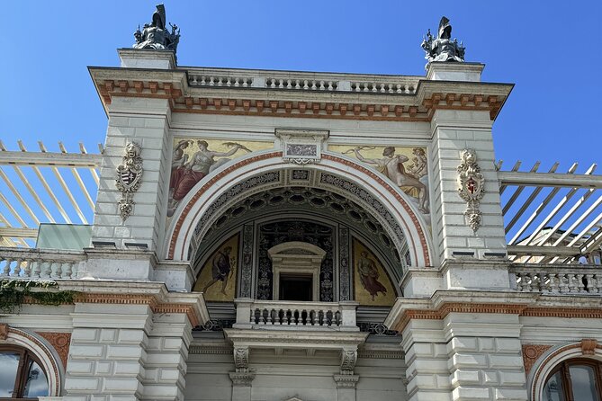 Gems of the Budapest Castle District Walking Tour - The promenade, cannons, and the siege of Budapest