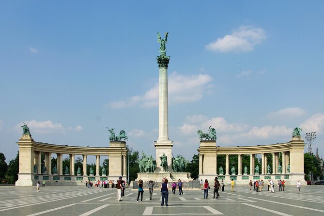 General sightseeing tour - Heroes’ Square and the story of Hungary