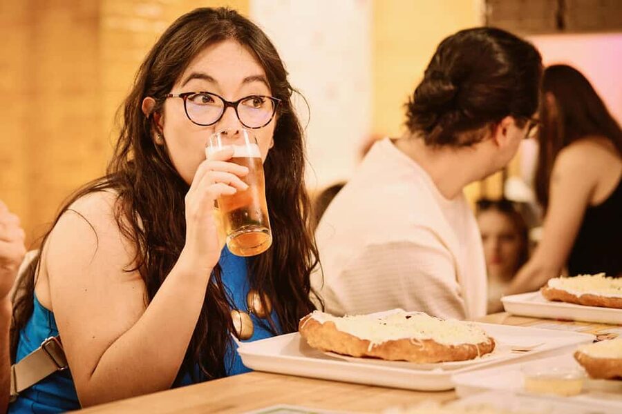 Guided Tipsy Food Tour with Drinks Included in Budapest - Guides who make the group work