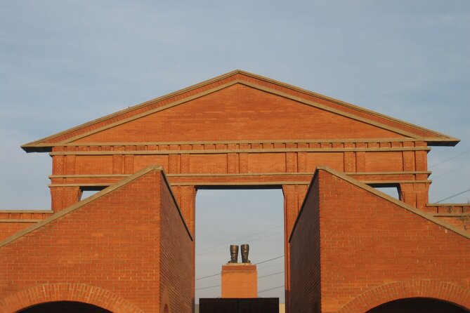 Guided Tour with Admission in Memento Park - Who should book this experience?