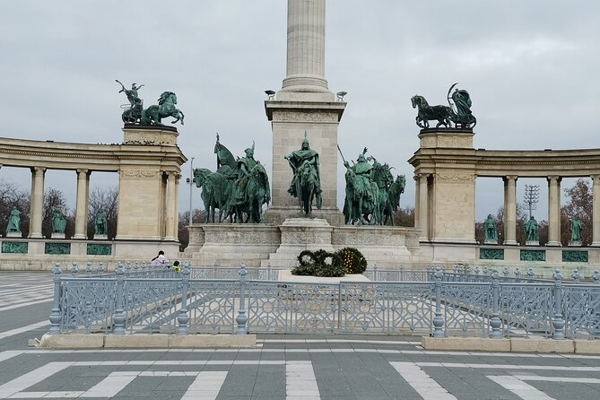 Historical and Cultural Guided Tour of Budapest - Crossing to Buda Castle