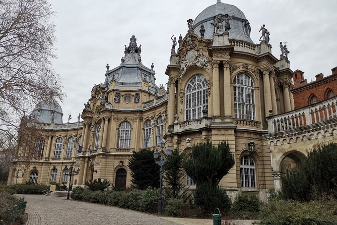 Historical and Cultural Walking Tour in Budapest - Liberty Square and the Parliament area