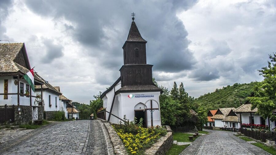 Hollókő Ethnographic Village: Day Tour from Budapest - The drive from Budapest takes about 80 minutes