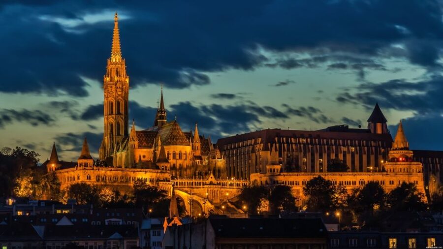 Iconic Budapest tour with Classic Russian Jeep and G-Wagon - The value of $312 for a private group