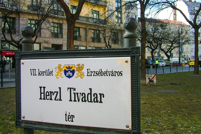 Jewish Heritage / Full tour - The German Occupation Memorial and a living debate