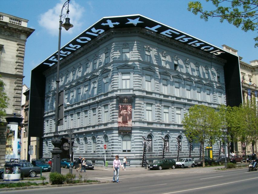 Life Under Communism with House of Terror or Statue Park - Key points to know before booking
