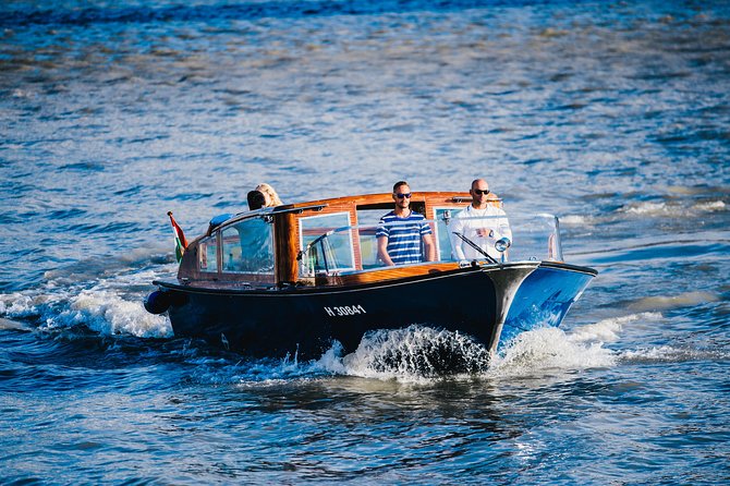 Luxurious, private day cruise with a waterlimousine to Szentendre - Parliament, bridges, and the best river views