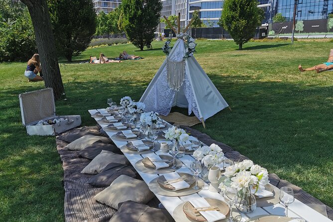 Picnics experience in Hungary - Choosing between the three food boxes