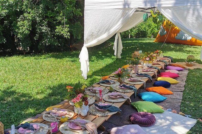 Picnics experience in Hungary - Arriving at Orom Street and confirming the setting