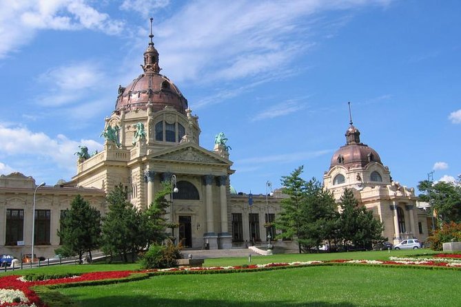 Private 4-hours City Tour of Budapest with private guide and Hotel Pick-up - Central Market Hall and a taste of daily Budapest