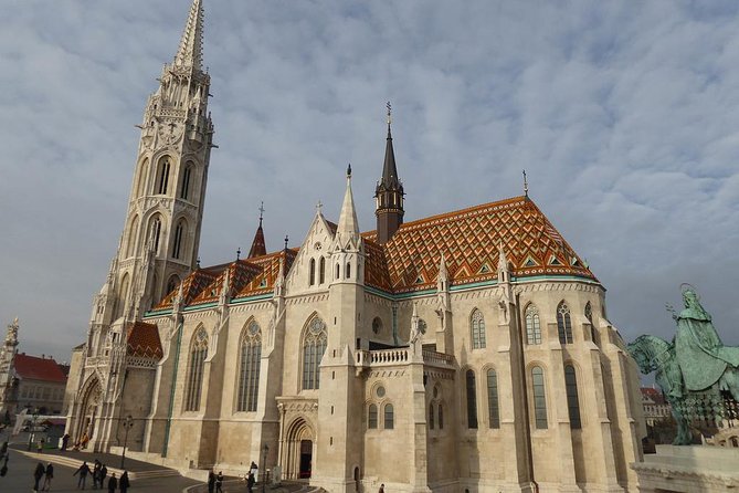 Private 4-hours City Tour of Budapest with private guide and Hotel Pick-up - What the private vehicle adds