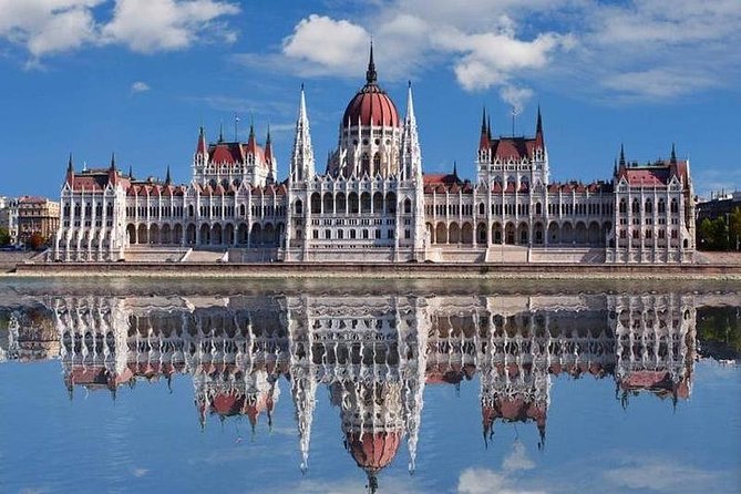 PRIVATE (7 hours) Budapest and Szentendre city tour with lunch and winetasting - Heroes’ Square and Budapest’s national story