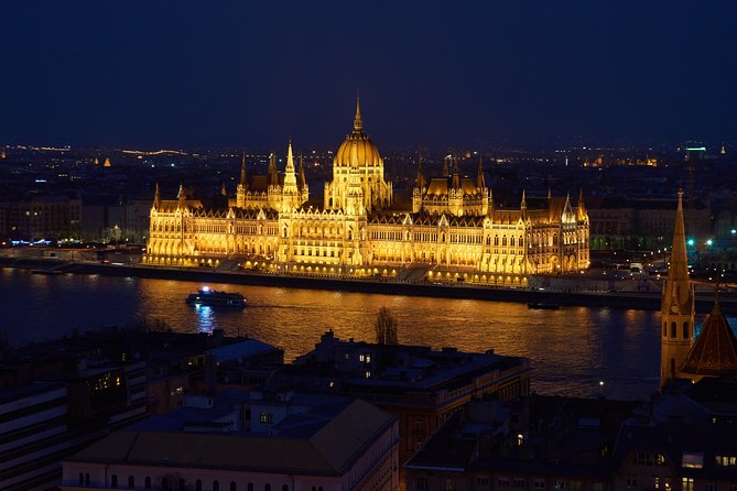 Private Budapest Sightseeing Tour: Royal Castle, Heroes Square, Chain Bridge - From the National Museum to the Jewish Quarter