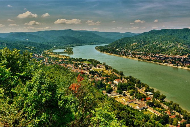 Private Danube Bend Experience with a comfortable air conditioned car - Why the Danube Bend makes a strong day trip