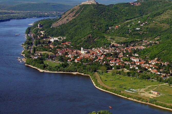 Private Danube Bend tour - full day - Lunch at a traditional Romanian restaurant