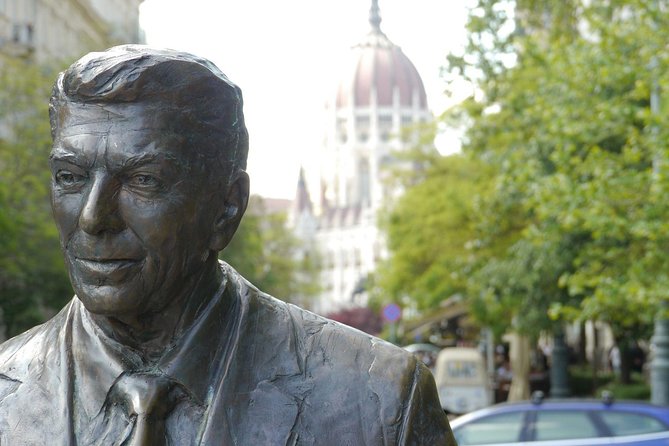 Private Downtown Pest Walking Tour - What the guides add to the walk