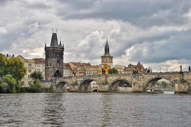 Private Transfer from Budapest to Prague with 2 hours for sightseeing - Choosing the right vehicle for your group