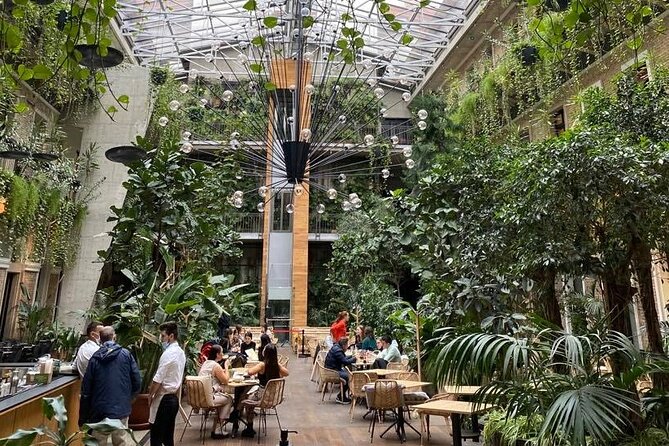 Private Walking Tour in The Jewish District Budapest - Szimpla Kert and the ruin-pub contrast