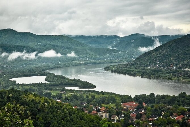 Scenic Danube River bend hills & the Art Town: Private Car Tour - Guides who add more than directions