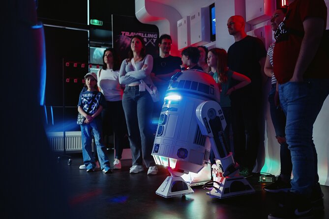 Star Wars story Museum Ticket Pass - More than 250 collectibles, from small models to full-size figures