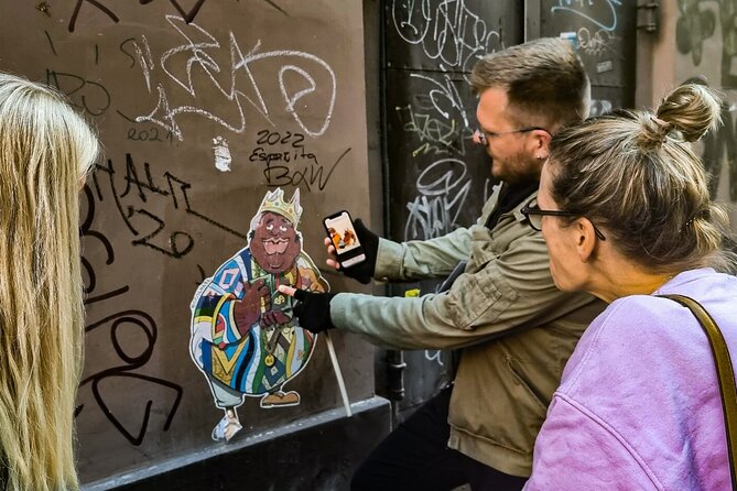 Street Art and Alternative Tour in Budapest - Small streets, large murals, and art at eye level