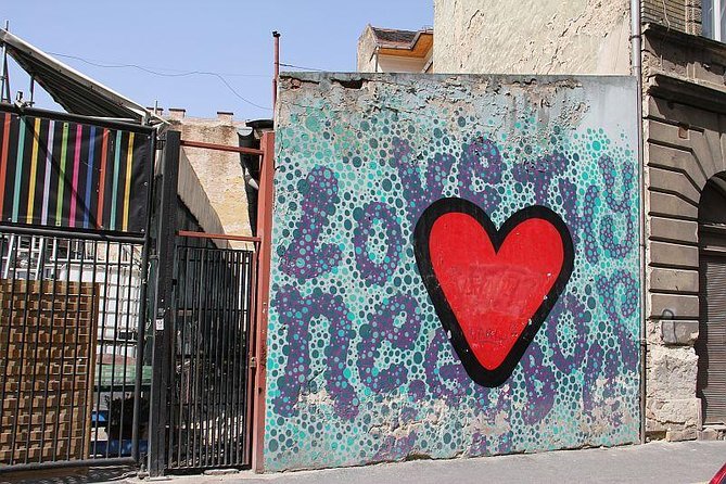 Street Art Tour Budapest - The Kisüzem coffee break