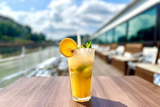 Summer Danube Brunch Cruise in Budapest - Drinks and Seating Onboard