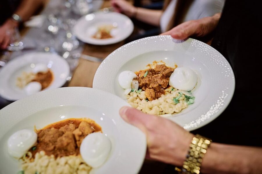 Tipsy Guided Food Tour with Drinks Included in Budapest - What the $67 price really covers