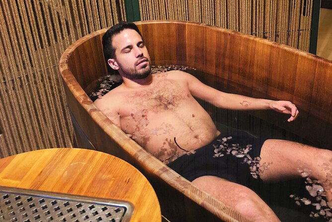 Unique Ice bath experience at Lukács BeerSpa - Entering the ice bath with a trained facilitator
