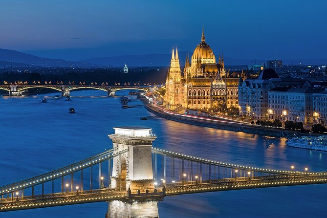 Walking tour in the Buda Castle incl. Fisherman's Bastion - Starting at Matthias Church
